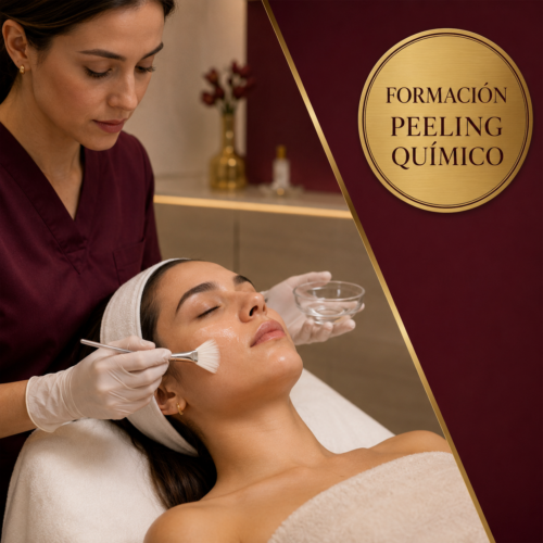 Esteticista aplicando peeling químico profesional en formación online de Ananda Centro Médico Estético en Murcia
