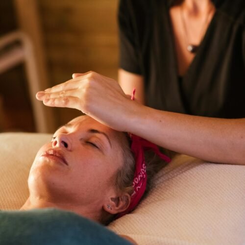 Sesión de terapia holística y Reiki en Ananda Centro Médico Estético Murcia
